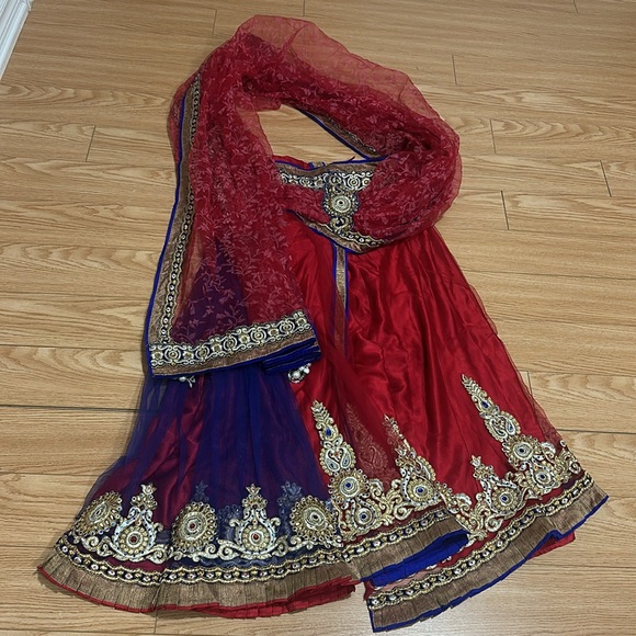 Ready to wear Sarees Free size - Picture 1 of 9